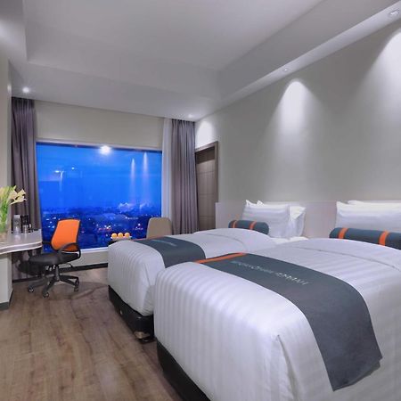Hotel Harper Wahid Hasyim Medan By Aston Exterior foto