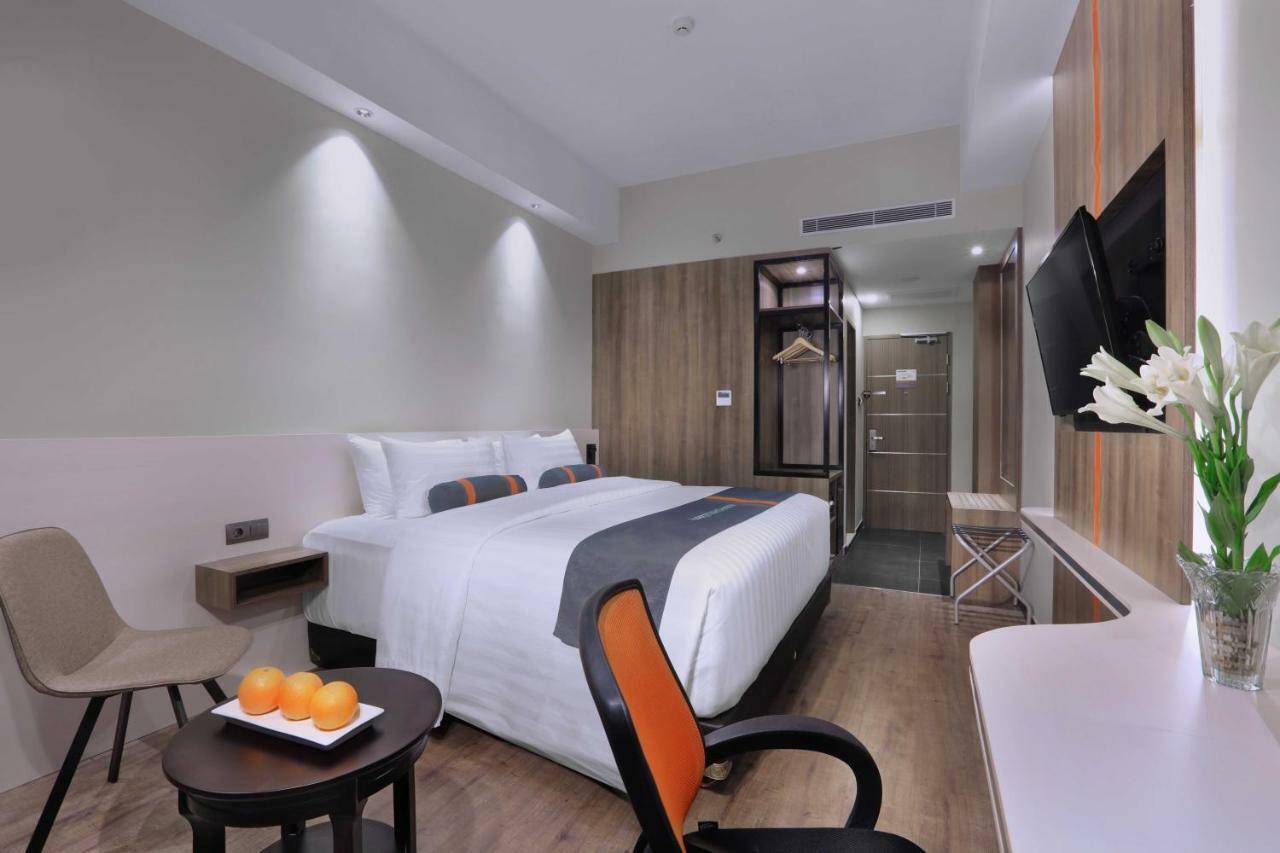 Hotel Harper Wahid Hasyim Medan By Aston Exterior foto