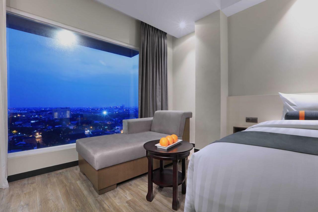 Hotel Harper Wahid Hasyim Medan By Aston Exterior foto