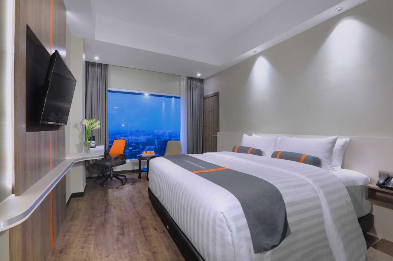 Hotel Harper Wahid Hasyim Medan By Aston Exterior foto