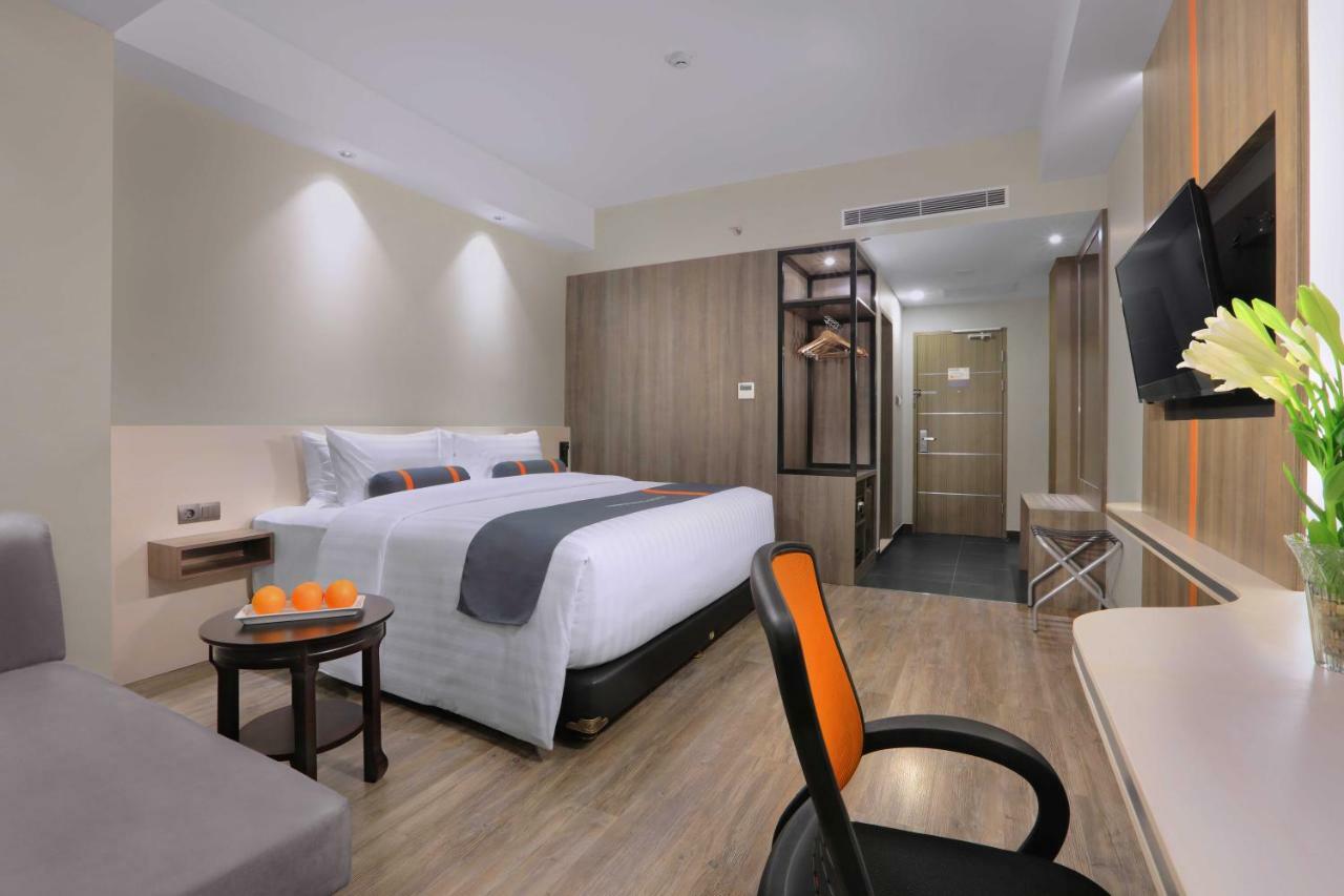 Hotel Harper Wahid Hasyim Medan By Aston Exterior foto