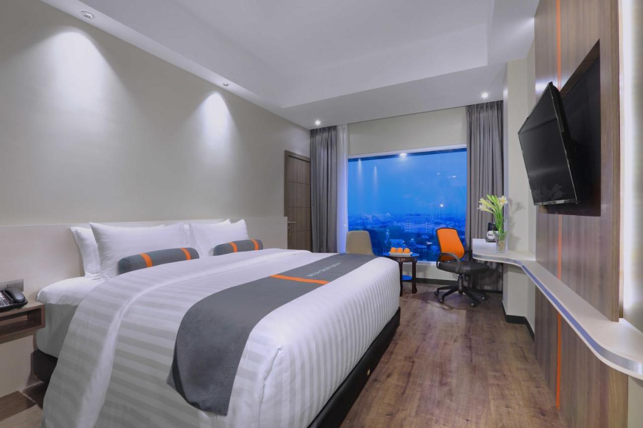 Hotel Harper Wahid Hasyim Medan By Aston Exterior foto