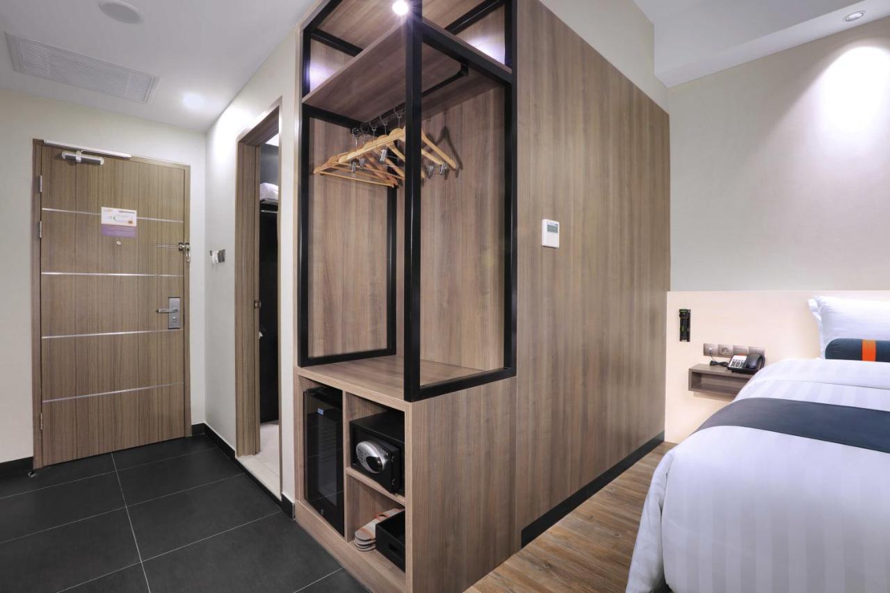 Hotel Harper Wahid Hasyim Medan By Aston Exterior foto